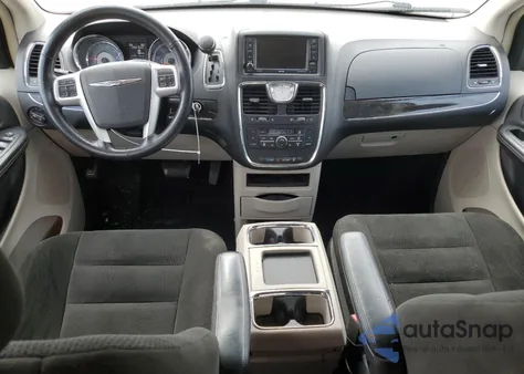 2015 Chrysler Town & Country Touring z USA, uszkodzony, nr VIN 2C4RC1BG8FR657027